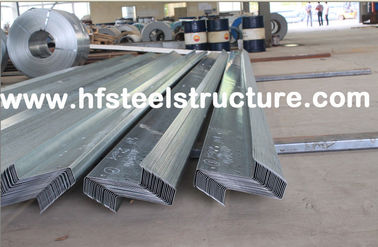 Cina I pannelli di parete/rotolo hanno formato i corredi di costruzioni dell'acciaio per costruzioni edili per la costruzione del metallo fornitore