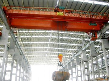 Cina Le costruzioni d'acciaio industriali prefabbricate Pre-hanno costruito la costruzione con le gru dentro fornitore