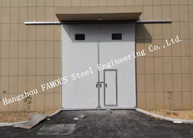 Cina Orizzontale sezionale che fa scorrere le porte industriali del garage con la porta pedonale di Access per l'officina fornitore