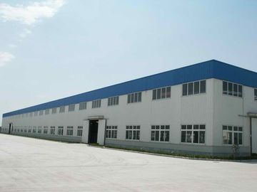 Cina Rinforzi il gruppo di lavoro prefabbricato collegato Botls di industriale dell'acciaio per costruzioni edili dell'ampia luce A325 fornitore