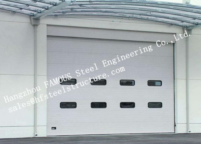 Eleganza contemporanea attuale delle porte industriali di alluminio moderne del garage con le linee lucide 0