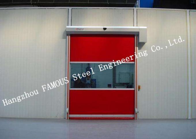 Porte industriali trasparenti verticalmente d'apertura del garage con gli sportelli flessibili della tenda 0