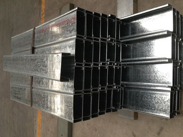 Cina Q235, Q195 ha galvanizzato i Purlins d'acciaio con la struttura secondaria dell'acciaio per costruzioni edili fornitore