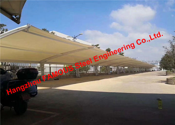 Cina La struttura di acciaio del parasole di parcheggio dell'automobile di aria aperta ripara il singolo Carport del pendio con il tessuto incurvato del PVC del tetto fornitore