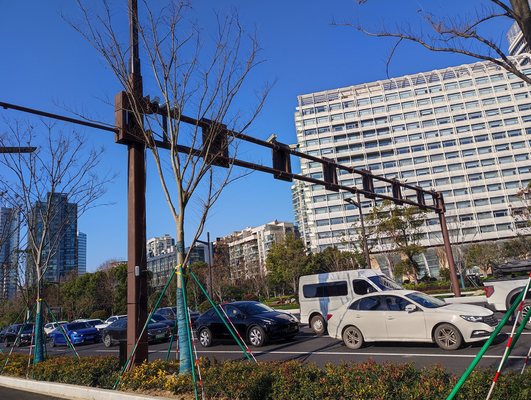 Cina Segnale stradale d'acciaio galvanizzato singola colonna Pali per i segni medi e di piccola dimensione dell'allarme fornitore